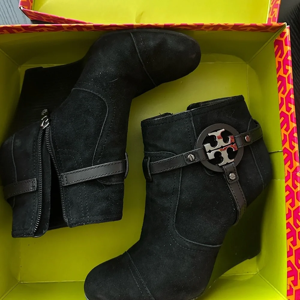 Tory Burch Aaden Wedge Booties – Black Suede – Size 8.5 – With Box - Picture 4 of 7